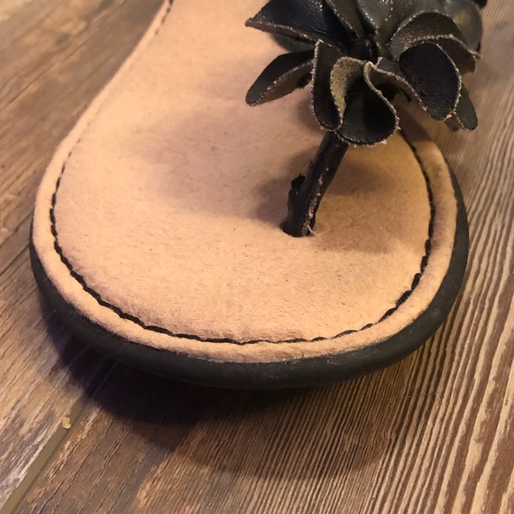 Used.  Sandals w/ adjustable buckle. - Picture 9 of 14